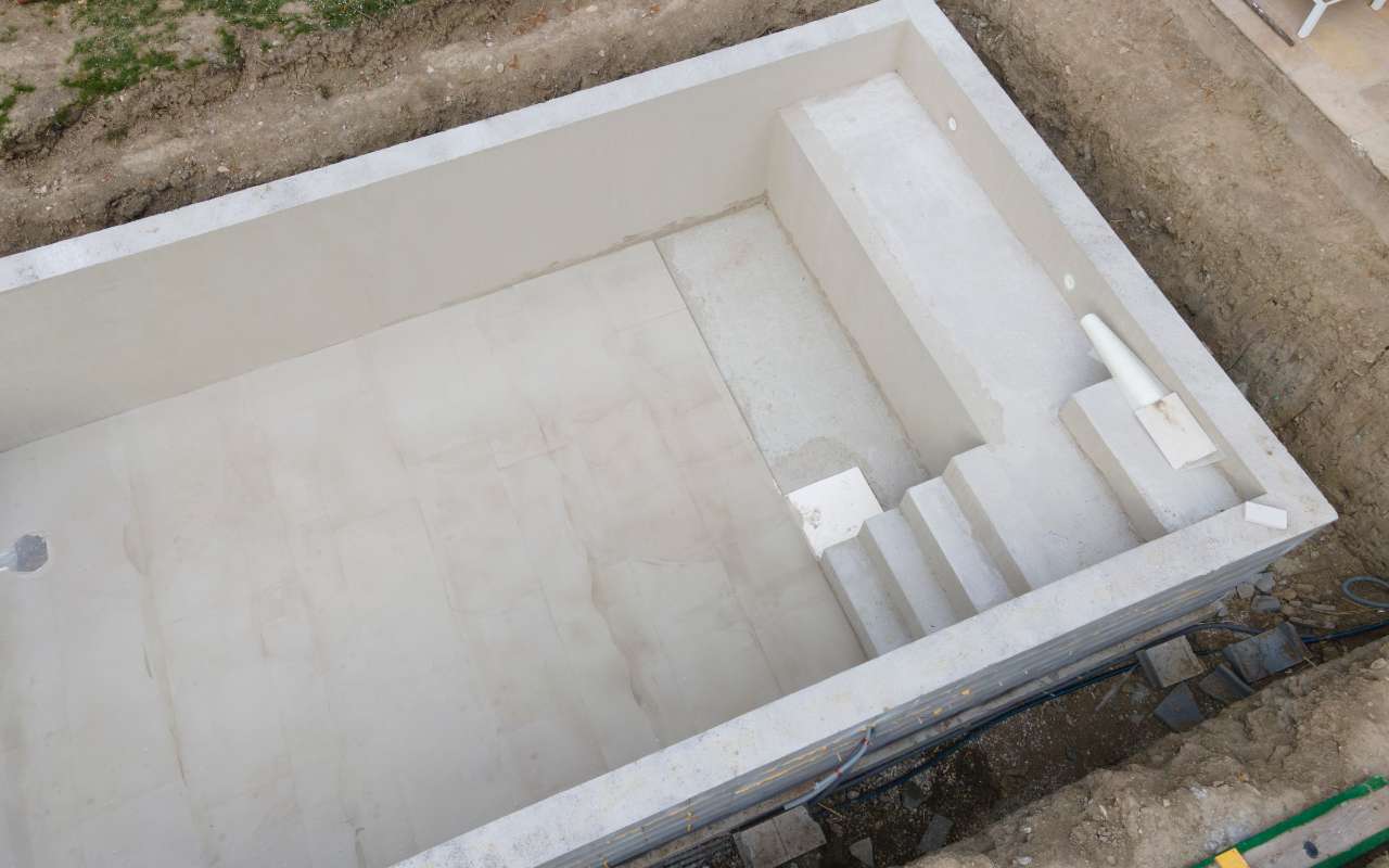 A Comprehensive Introduction to Pool Plaster and Finishing
